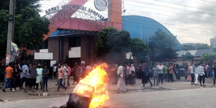 Shivpur of Narsingdi demanding due salary Road blockade by Thamex Group workers