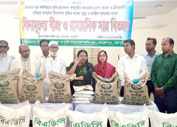 Free fertilizer and seed distribution among farmers in Akkelpur