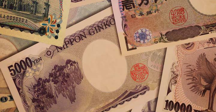 Examples of Japanese yen banknotes are displayed at a factory of the National Printing Bureau producing Bank of Japan notes at a media event about a new series of banknotes scheduled to be introduced in 2024, in Tokyo, Japan - Photo: REUTERS