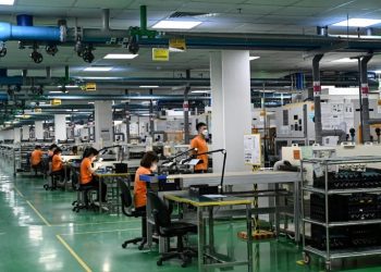 Vietnam economy expands 6.4 percent in first half of year