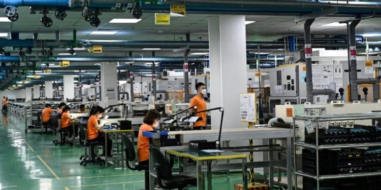 Vietnam economy expands 6.4 percent in first half of year