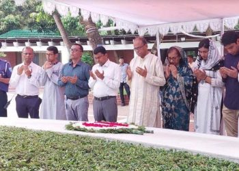PM’S principal secretary pays tribute to Bangabandhu at Tungipara