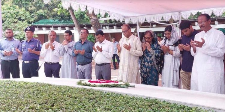 PM’S principal secretary pays tribute to Bangabandhu at Tungipara