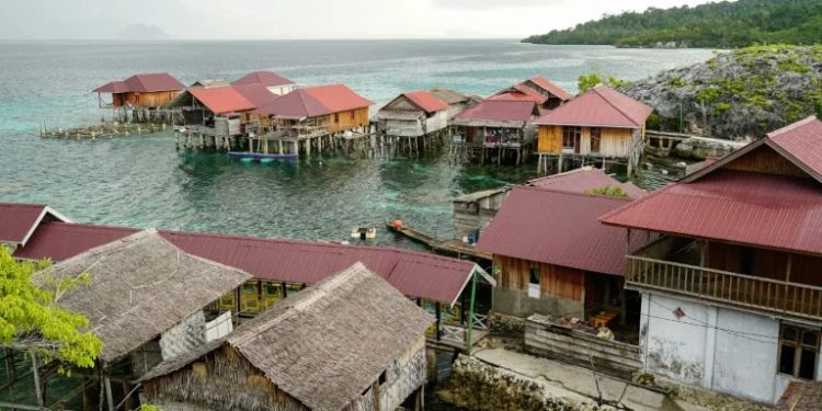 Indonesia’s sea nomads turn to jobs on land