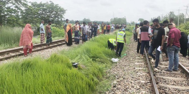 6 killed by train in Narsingdi