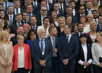 Increased far-right ranks prepare for French parliament