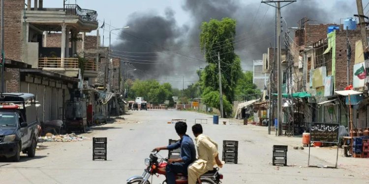 Eight Pakistan troops killed in suicide attack: military