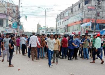 With anti-quota activists in Thakurgaon Chhatra League’s back-and-forth chase