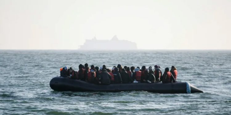 700 migrants cross Channel to Britain in small boats