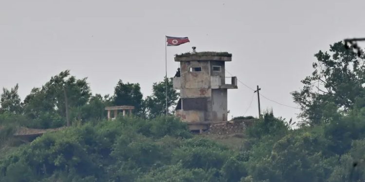 North Korean defects to South, says Seoul military