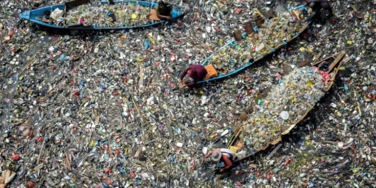 Experts meet as final global plastic treaty talks near