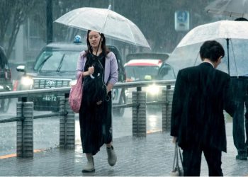 Weakening Shanshan rains still disrupting transport in Japan