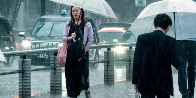 Weakening Shanshan rains still disrupting transport in Japan