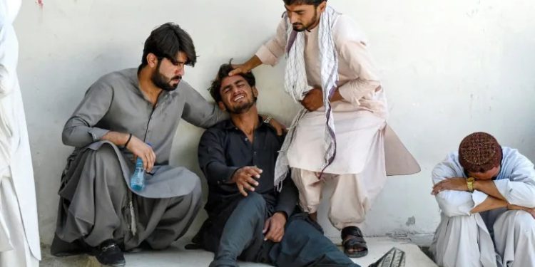 Pakistan hunts separatist militants who killed dozens