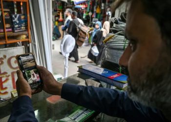 Businesses, rights defenders decry Pakistan internet slowdown