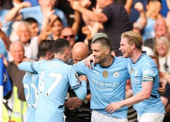 Man City beat Chelsea to start Premier League title defence