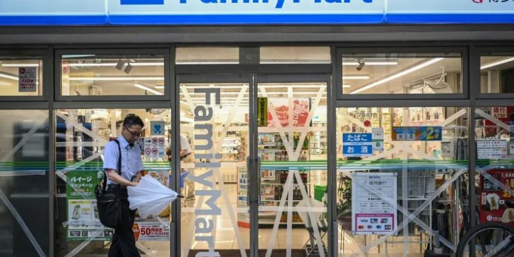 Powerful Typhoon Shanshan slams into southern Japan