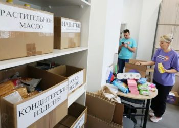 In Moscow, volunteers gather aid as thousands flee border