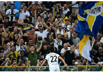 Inter see off Lecce as AC Milan crash at promoted Parma