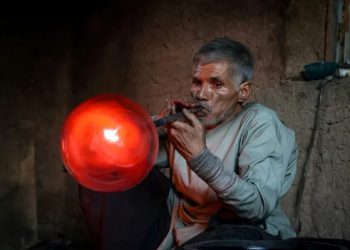 Fragile but unbroken, Afghan glassblowers refuse to quit