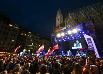Austrians to vote with far-right in sight of historic win