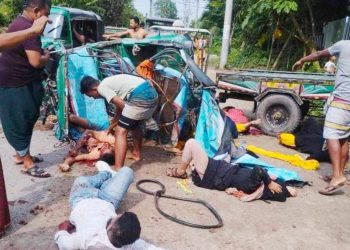 1 killed, 7 injured in road accident in Narsingdi