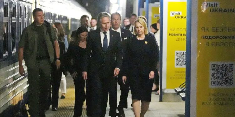 Blinken in Poland to seek common cause after Ukraine jitters