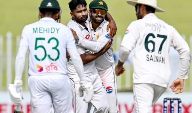 Mehidy, Das put on 165 as Bangladesh recover from 26-6