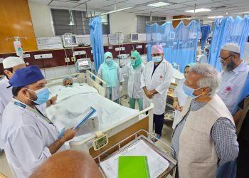 Chief Adviser visits NINH; enquires about critically injured persons