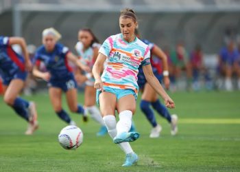 US soccer great Morgan bids farewell in final match