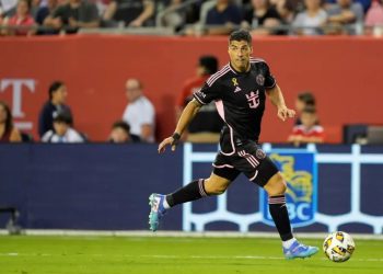 Suarez scores twice as Miami crush Chicago