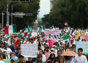 Thousands protest against Mexican judicial reform