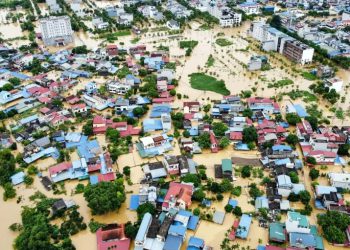 SE Asia battles floods, landslides as death toll passes 200