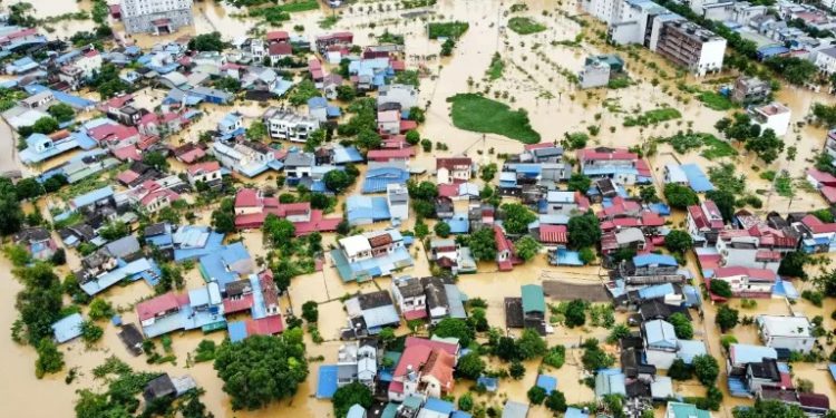 SE Asia battles floods, landslides as death toll passes 200