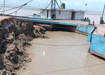 River erosion halts ferry movement at Daulatdia terminal