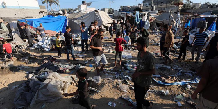 Palestinians inspect the site of an Israeli strike on the courtyard of Al-Aqsa Martyrs hospital, where displaced people were taking shelter in tents, amid the Israel-Hamas conflict, in Deir Al-Balah in the central Gaza Strip, September 5, 2024. REUTERS/Ramadan Abed
