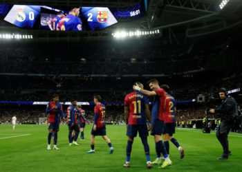 Lewandowski double as Barca shred Madrid in La Liga Clasico