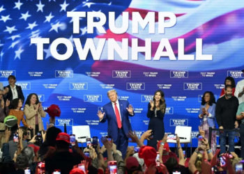 Harris mocks Trump after rally turns into bizarre dance-a-thon