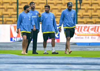 Rain delays New Zealand chase of 107 to beat India in first Test