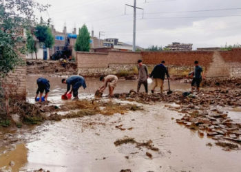 Afghans drain flood waters with shovel and buckets, after heavy rains on the outskirts of Kabul on August 20, 2024 -- the country is deemed the sixth most vulnerable to climate change (ABDUL SHAHMIM TANHA) (ABDUL SHAHMIM TANHA/AFP/AFP)