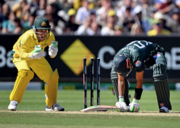 Starc grabs three wickets as Pakistan set Australia 204 to win ODI