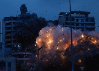 A view shows the moment of an Israeli strike on a building, amid the ongoing hostilities between Hezbollah and Israeli forces, in the Chiyah district of Beirut's southern suburbs, Lebanon, November 25, 2024. REUTERS/Adnan Abidi
