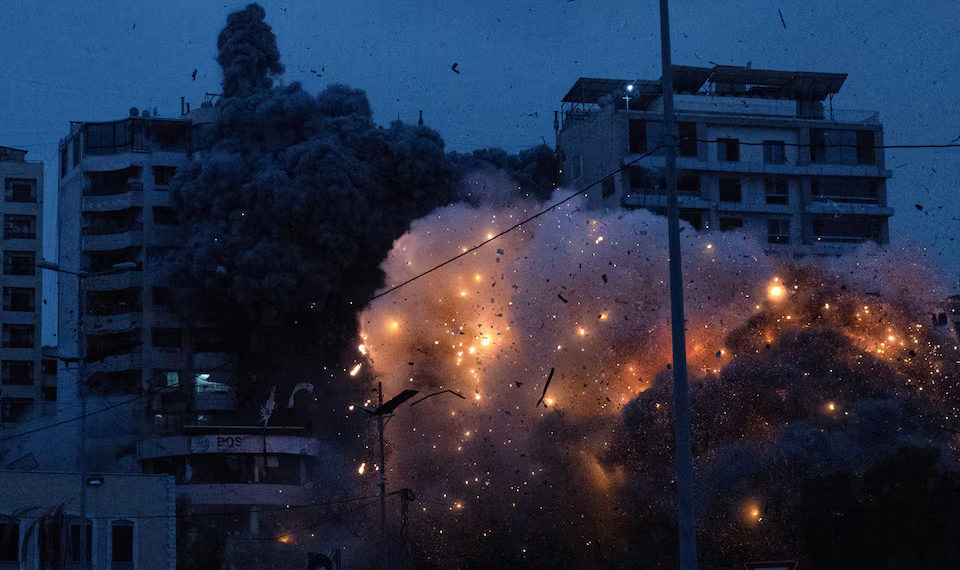 A view shows the moment of an Israeli strike on a building, amid the ongoing hostilities between Hezbollah and Israeli forces, in the Chiyah district of Beirut's southern suburbs, Lebanon, November 25, 2024. REUTERS/Adnan Abidi
