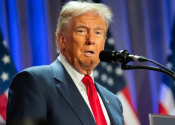 Donald Trump warned he will hit China, Mexico and Canada with big tariffs in response to illegal drug trade and immigration (ALLISON ROBBERT) /PO