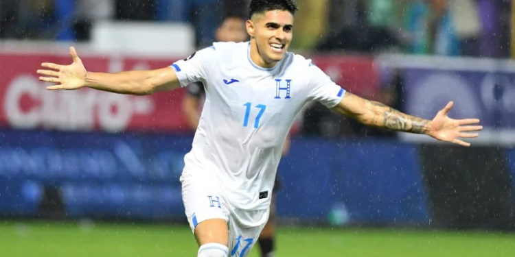 Hoilett gives Canada win in Suriname as Mexico lose to Honduras