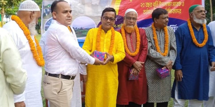 Former students of Baluakandi High School formally welcomed the former and present teachers