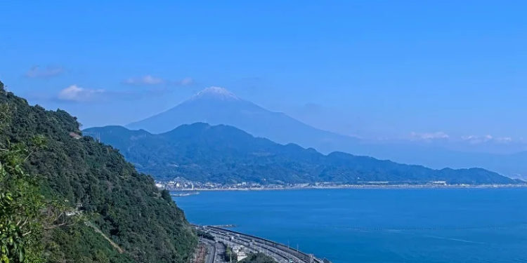 Snow seen on Mount Fuji after record absence