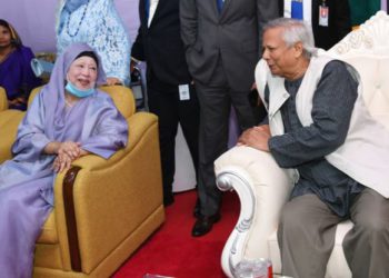 Prof Yunus exchanges greetings with Khaleda Zia