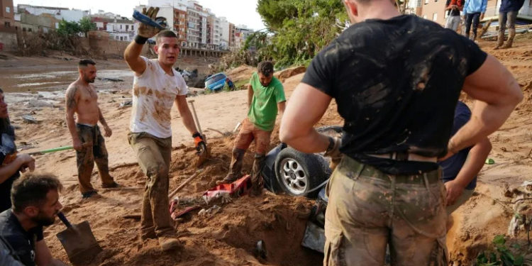Spain sends thousands more troops to flood-hit region