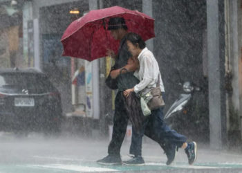 Japan urges 200,000 people to evacuate due to heavy rain